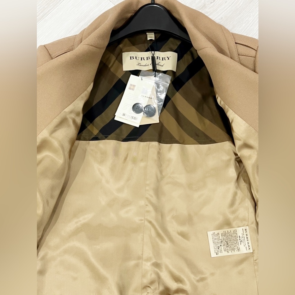 BURBERRY COAT - Picture 10 of 13